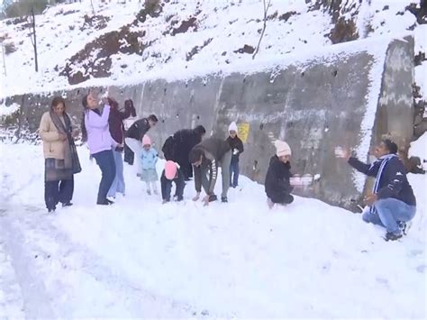 J&K: Heavy snowfall turns Kotranka Budhal into tourist hotspot in Rajouri