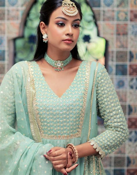 INAYAT GARARA - Manvi Kapoor