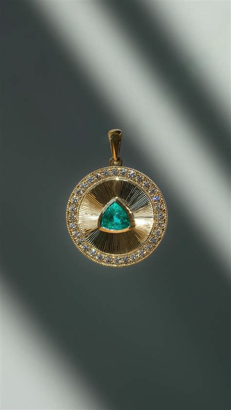 Kindred Lubeck Artifex Fine Jewelry | Some stills of the 4.95ct Montana ...