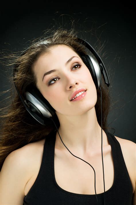 Local People Dancing 的图像结果