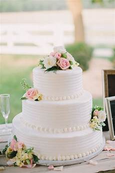 Simple Wedding Cake Decorating Ideas by Charming Rustic Outdoor Wedding Wedding Cakes Simple Wedding Cake Decorating Ideas