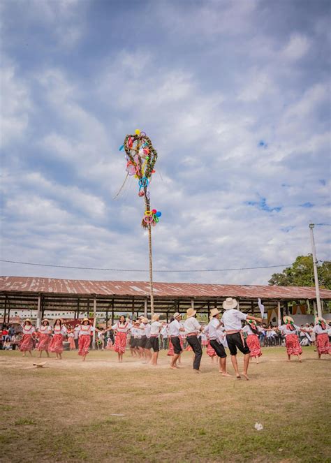 Local People Dancing 的图像结果