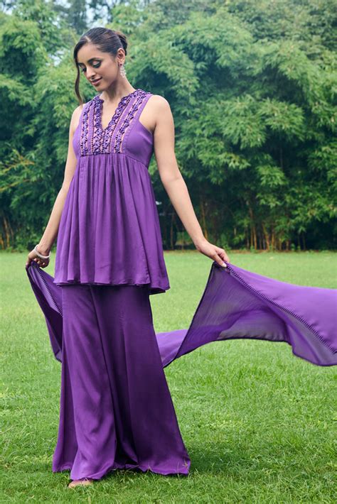 Premium Handcrafted Clothing | Online Fashion Store – Ohaila Khan