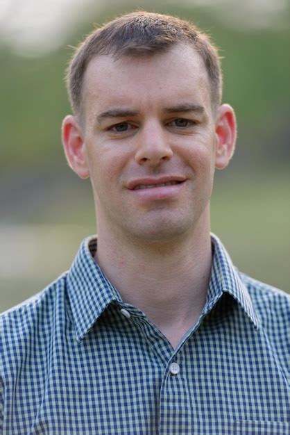 Smiling Man 的图像结果