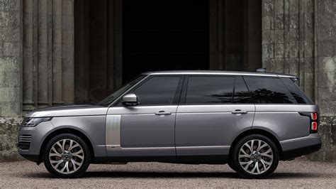 Base 2020 Land Rover Range Rover ups power, efficiency with inline-6