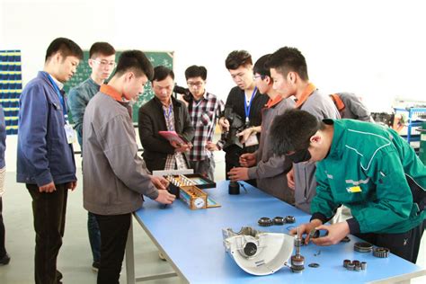 济南技师学院与安耐公司接洽学生实习合作单位,首批同学进入同步带轮车间实习