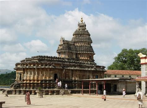 Sringeri Sharadamba Temple - Temples in Karnataka - Top Tour Packages ...