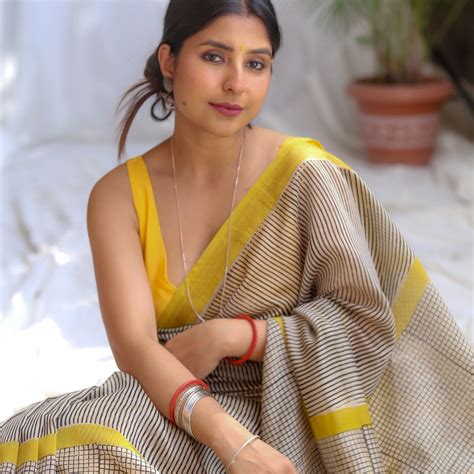 Chitralekha : Checkered Maheshwari Saree with Yellow Border (Bagru Han ...