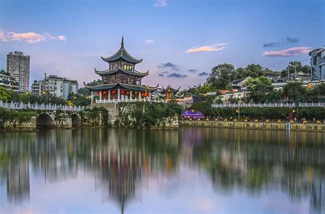 贵阳强降雨致南明河水上涨 沿河步道封闭-天气图集-中国天气网