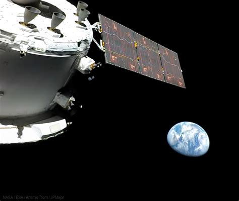 Artemis 1 Sends Back Snapshots of Earth as It Speeds Toward the Moon - Universe Today