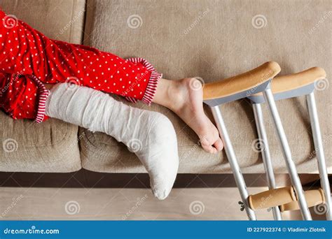 Best Crutches For Broken Ankle at Evan North blog