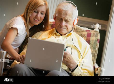 Senior How to Use Computer 的图像结果