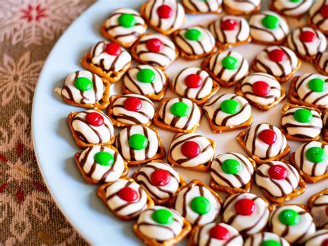Christmas Chocolate Pretzel Bites | GradFood