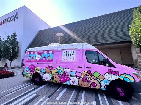 Hello Kitty Cafe Truck East - Chicago Appearance, Oakbrook Shopping ...