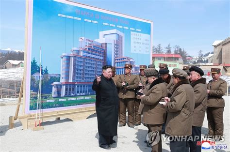 朝鲜举办各种活动纪念金正日生日 | 연합뉴스