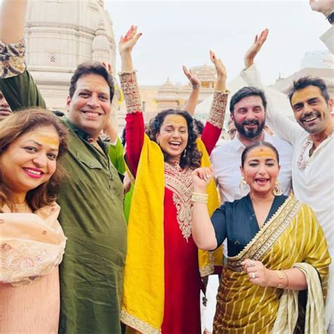 Kangana Ranaut Stuns in Red Bridal Suit, Seeks Blessings From Lord ...