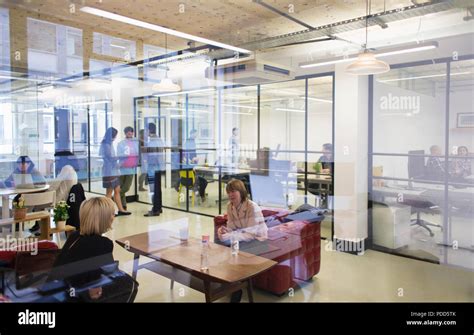 Modern Business People 的图像结果