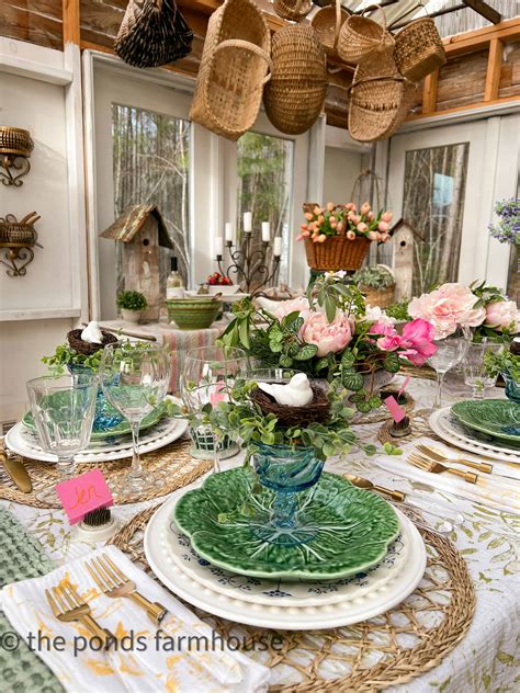 How to Set a Beautiful Spring Table in 5 Easy Steps