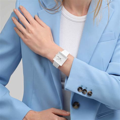 WHAT IF…ALLWHITE? - SO34W700 | Swatch® 한국