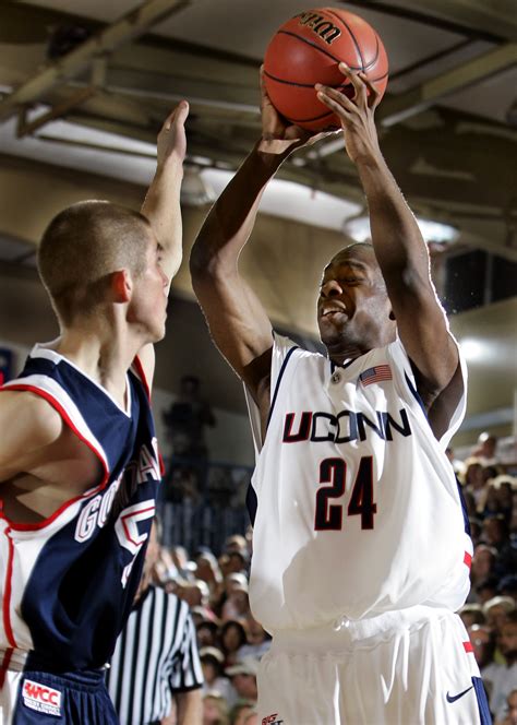 A look at UConn men's basketball history vs. Gonzaga