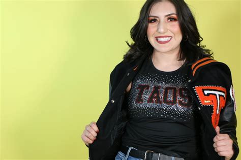 Jasmine Lopez - Moves That Lead