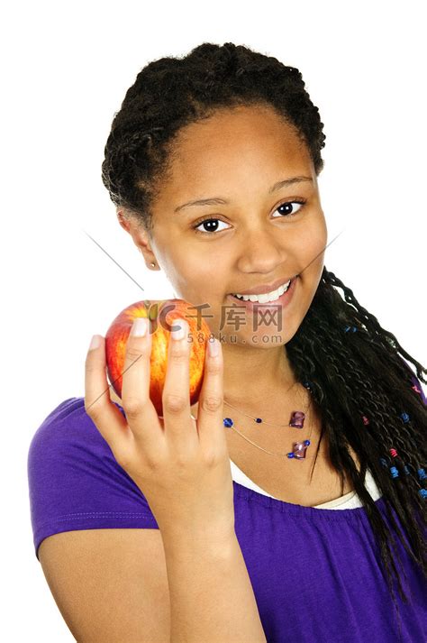 女人手上拿着一个苹果高清图片下载-正版图片304026635-摄图网