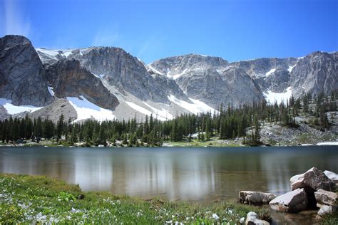 Mirror Lake, Snowy Mountain Range, WY - Overlooking Mirror Lake onto ...