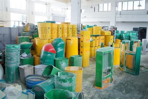 玻璃钢垃圾桶的制作工艺_生产工艺 - 环泰桶业