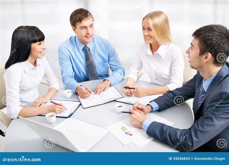 Group of Happy Business People 的图像结果