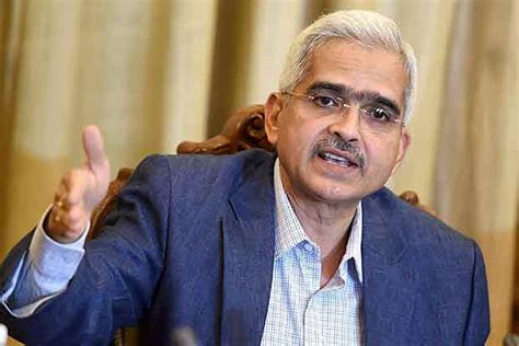 Clear indication of economy losing traction: RBI Governor