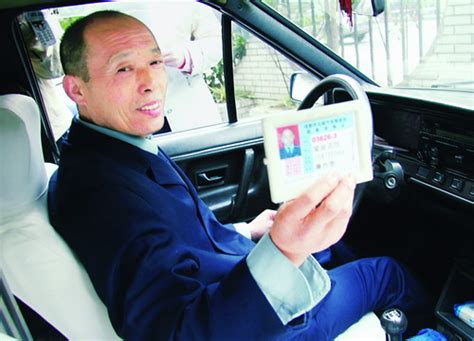 上海市出租车驾驶员考试题库-上海市出租汽车驾驶员服务卡准营证过户考试的内容和考试题库