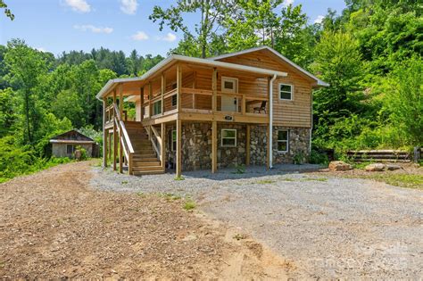 $1,599,000 - 4 Bed, 2 Bath Home - 137 Red Maple Lane, Burnsville, NC 28714 | Palmetto Park Realty