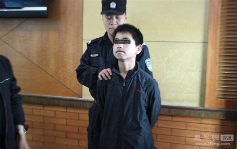 湖南12岁男孩杀死姑妈一家三人_资讯频道_凤凰网