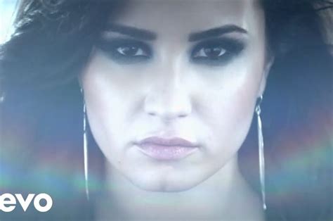 Lirik Lagu dan Chord/Kunci Gitar 'Heart Attack' Milik Demi Lovato ...