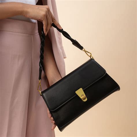 Buy RSVP By Nykaa Fashion Black Take The Classics Crossbody Bag Online