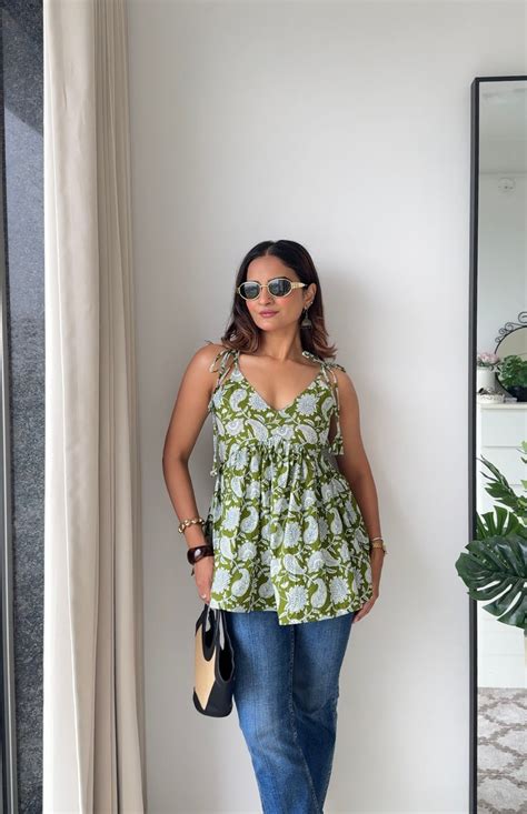 Tanvi Green Pure Cotton Sleeveless Peplum Top – Shaayra