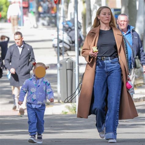 Johnny Depp plays Spanish guitar for the first time while visiting 'El ...