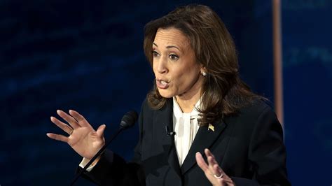 Il primo look da First Lady di Melania Trump: al party post vittoria ...