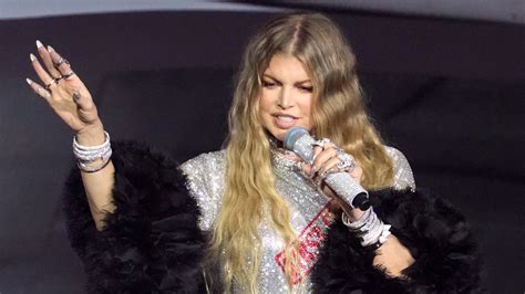 Fergie fans in shock as she performs live at MTV VMAs for first time ...