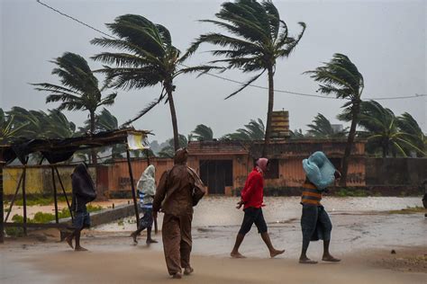 Weather Update: Cyclone 'Midhili' to make landfall in Bangladesh coast ...