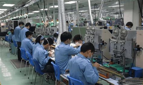 广东的工厂工资越来越高，月薪达到8000，为何还是招不到人？_哔哩哔哩_bilibili