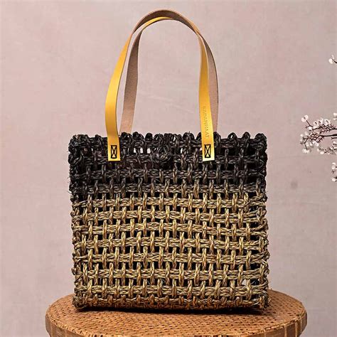 Sabai Mesh Luxe Carry Bag- Black and Gold