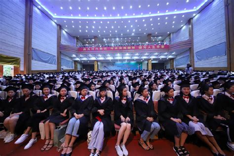 青岛滨海学院_青岛滨海学院隆重举行2018届毕业生毕业典礼