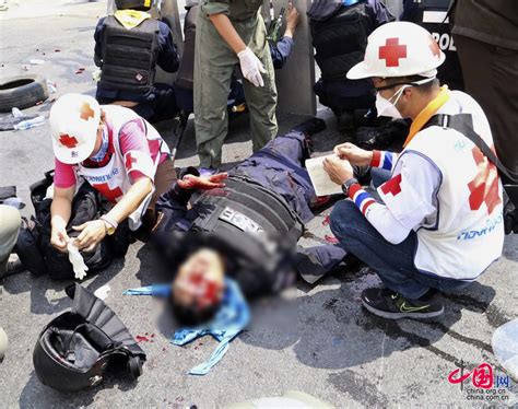 泰国警方清场行动致4人死 一名香港记者受伤[组图]_图片中国_中国网