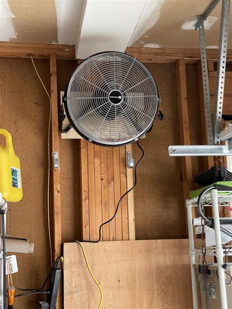 Utilitech 18-in 120-Volt 3-Speed High Velocity Indoor Black Oscillating ...