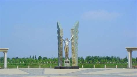 宁夏大学校园风光 之 广场雕塑_银川市旅游景点_行包客图片