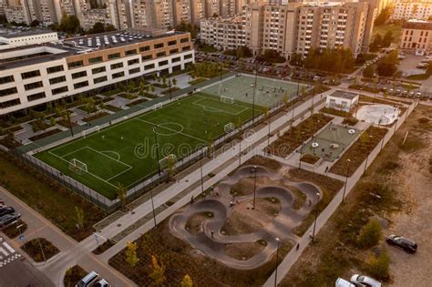 School Sports Field 的图像结果
