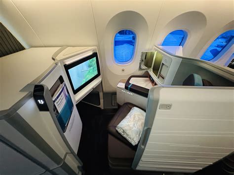 New Hawaiian Airlines 787-9 First Class Honolulu to Phoenix Review