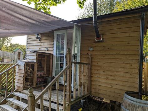 THE HUT AT DINNINGTON (Hinton St George) - Lodging Reviews & Photos ...