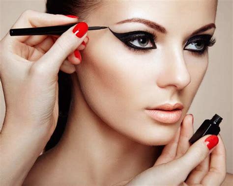 Find The Best eyeliner Option For Your Eyes | Femina.in